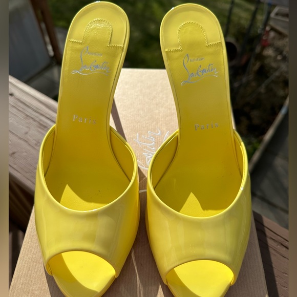 ❗️SOLD❗️✨HOST PICK✨ *NEW* CHRISTIAN LOUBOUTIN MULES (IT 40) - Picture 3 of 10